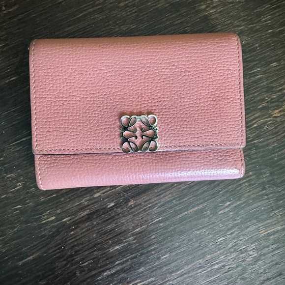 Loewe Coral Pink Leather Compact Bifold Wallet with Anagram Clip EUC - Picture 9 of 9